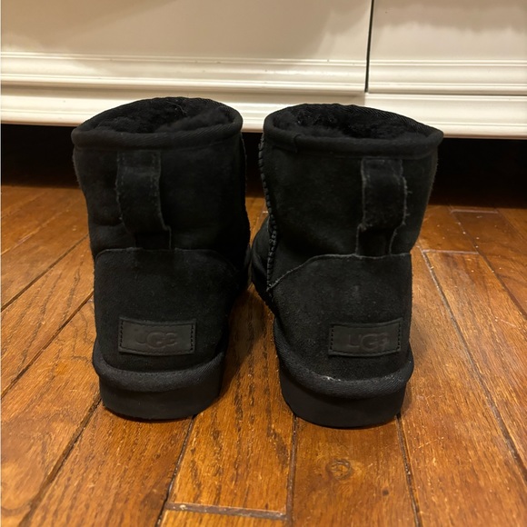UGG Classic Mini II Boot - Picture 4 of 8